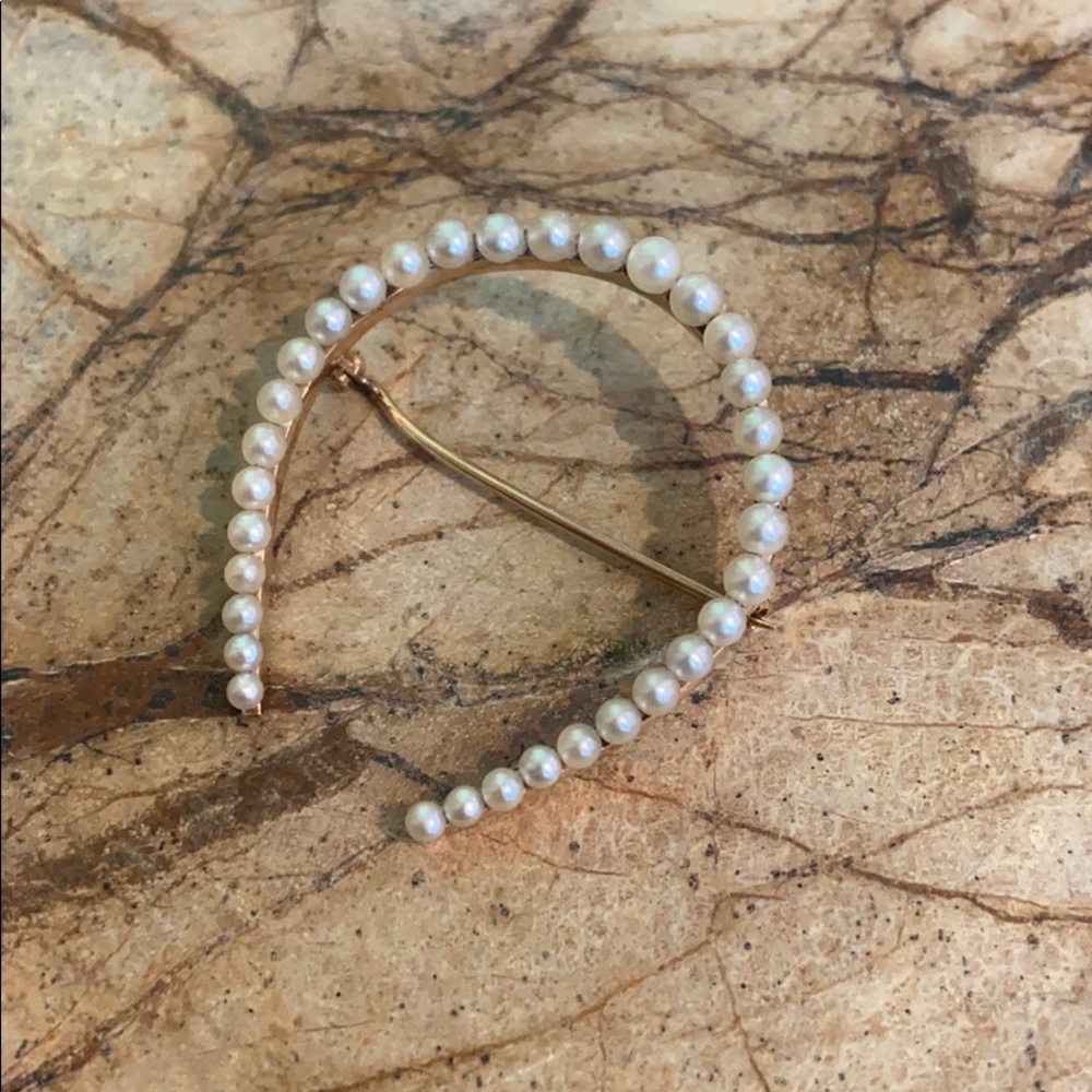 Vintage Pearl 14 karat gold horseshoe brooch
